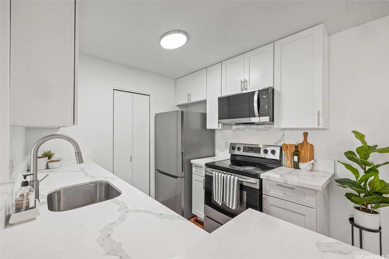 Property Photo: 94-527 Lumiaina Street E101 HI 96797
