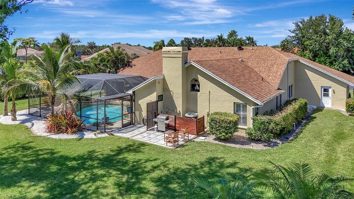 Property Photo:  4939 Fallcrest Circle  FL 34233