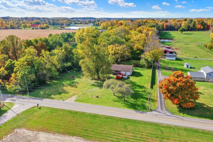 Property Photo: 1548 N Franklin Road IN 46143