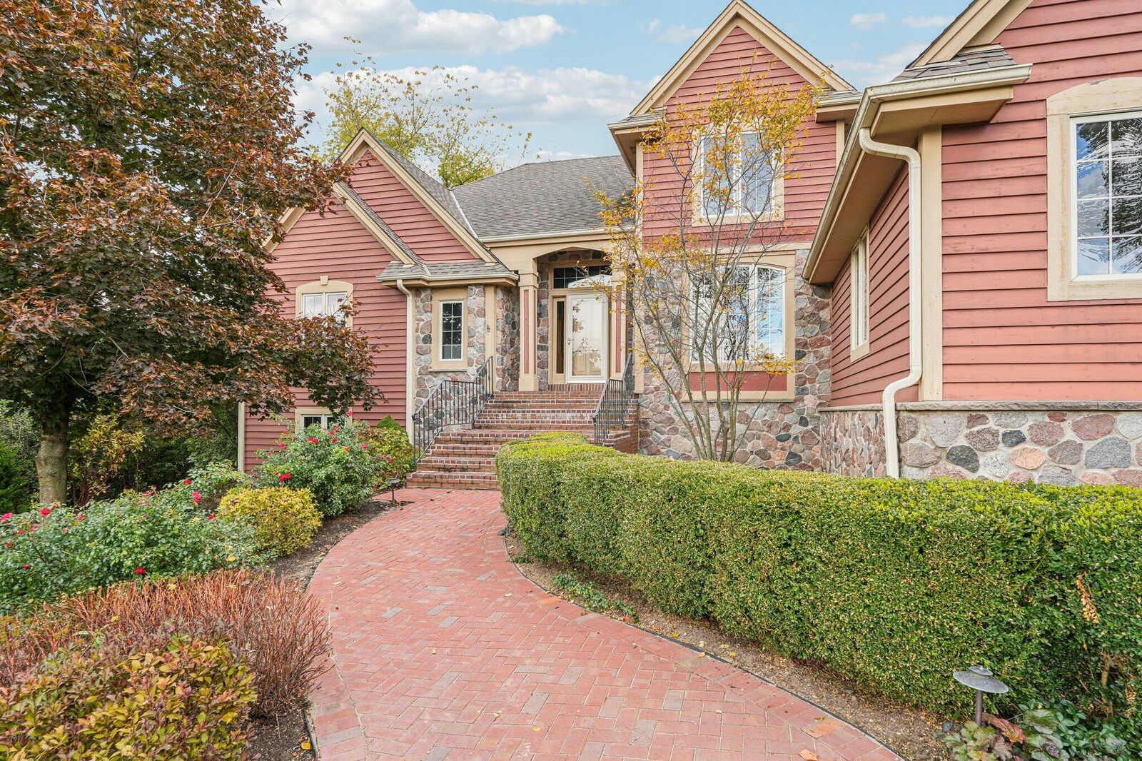 Property Photo:  1382 Cedarton Pkwy  WI 53024 