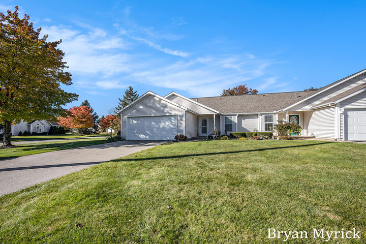 Property Photo: 2933 Willow View Way MI 49424