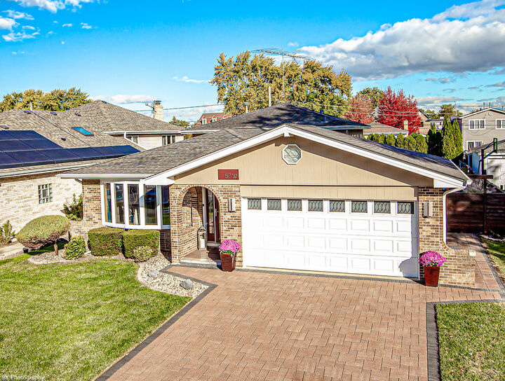 Property Photo:  5710 W 89th Place  IL 60453