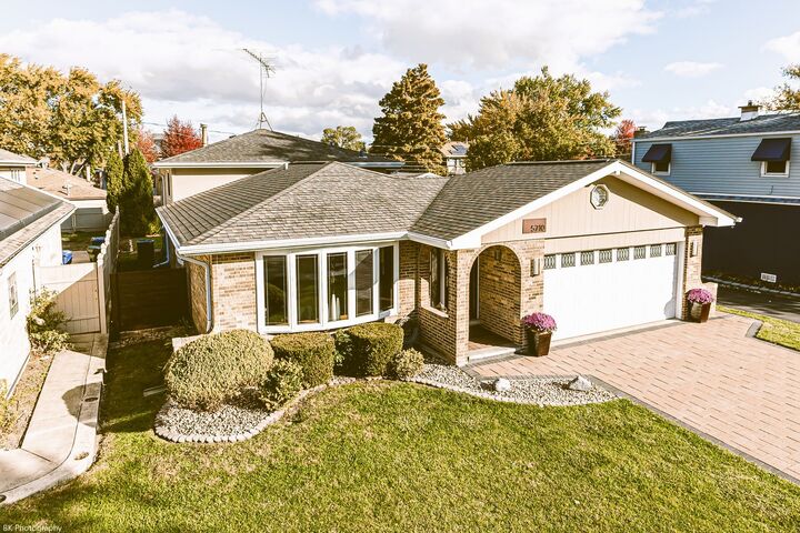 Property Photo: 5710 W 89th Place IL 60453