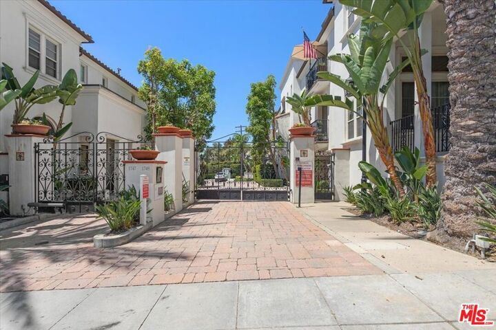 Property Photo:  1749 Grand Avenue 6  CA 90804 