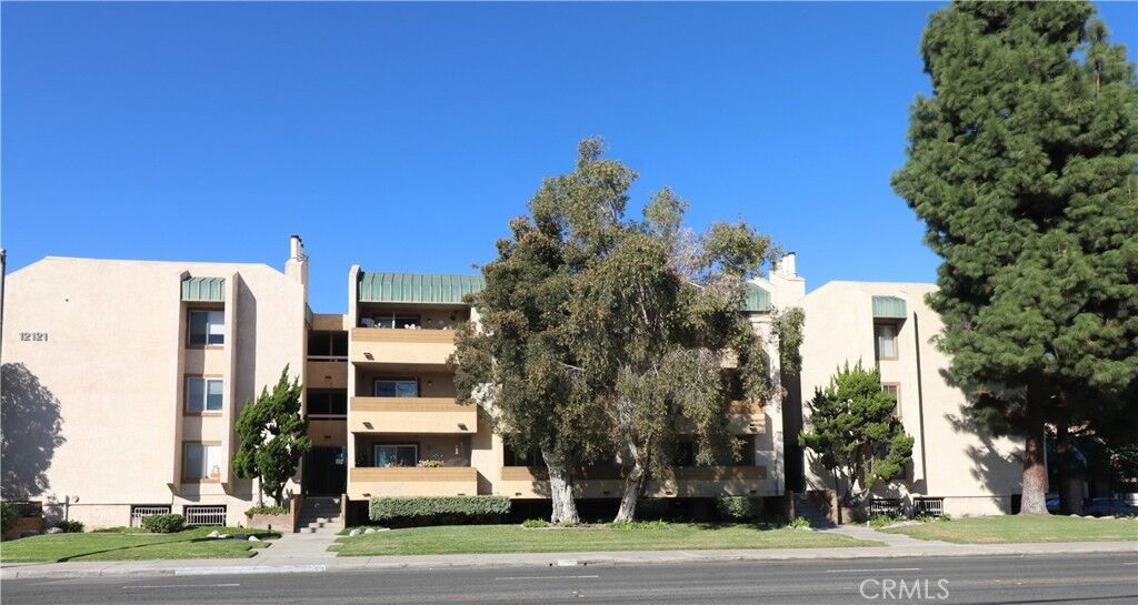 Property Photo: 12121 Centralia Street 111 CA 90715