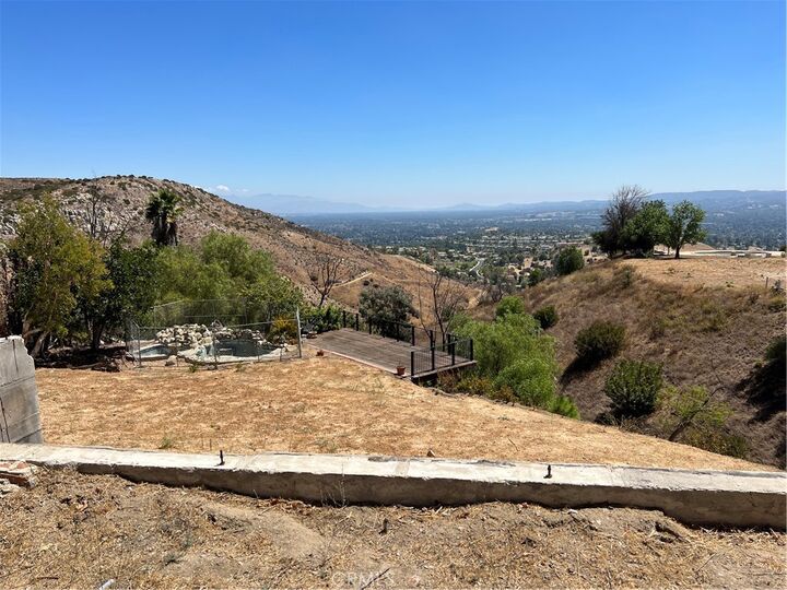 Property Photo:  150 Dapplegray Road  CA 91307