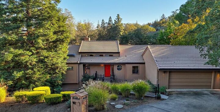 Property Photo: 3470 Reddick Court CA 95762