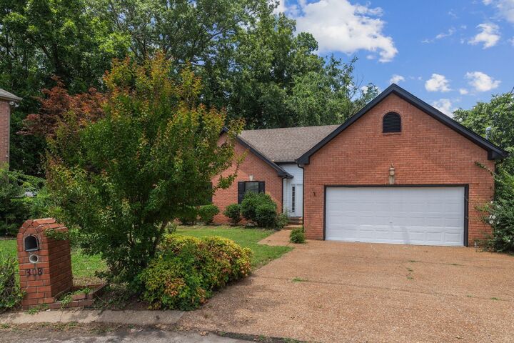 Property Photo:  308 Wareham Ct  TN 37013 