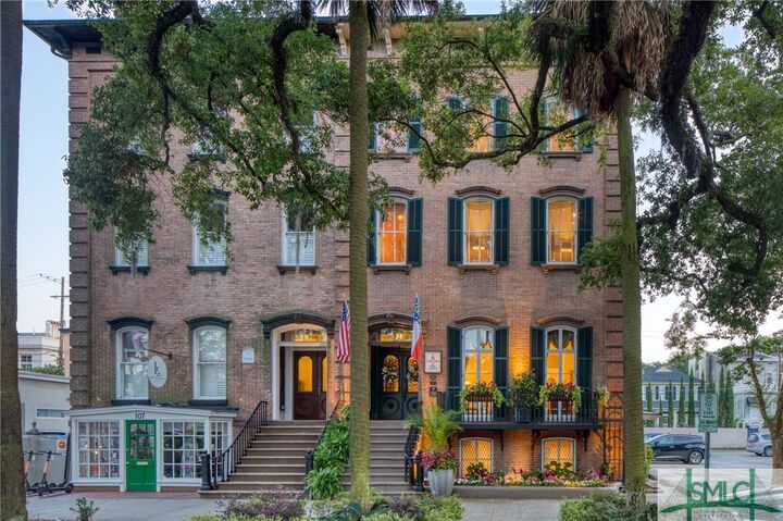 Property Photo:  109 W Liberty Street  GA 31401 
