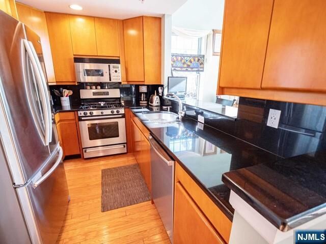 Property Photo:  96 Abbie Court  NJ 07093 