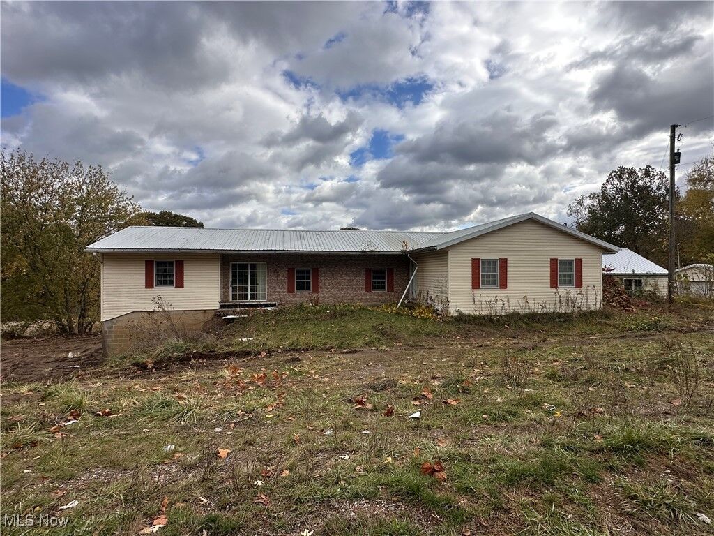 Property Photo: 18090 State Route 16 OH 43812