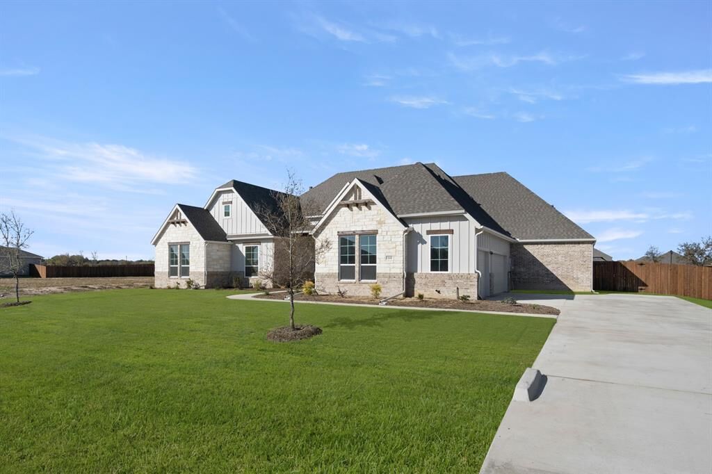 Property Photo: 141 Hollingsworth Lane TX 75154