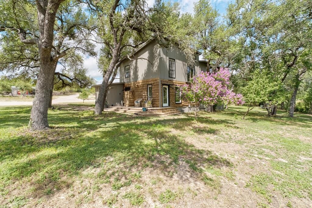 Property Photo:  501 Twin Oaks Trail  TX 78620 