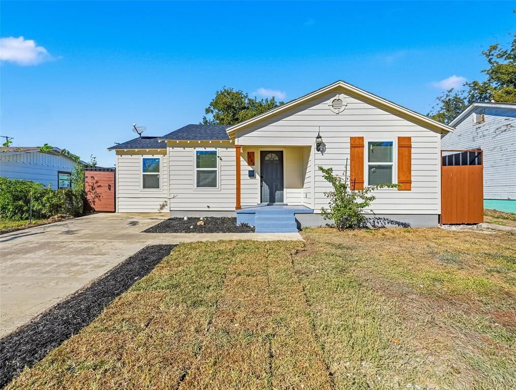 Property Photo:  1205 E Harvey Avenue  TX 76104 