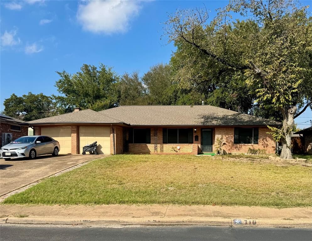 Property Photo:  710 Greenland Way  TX 75050