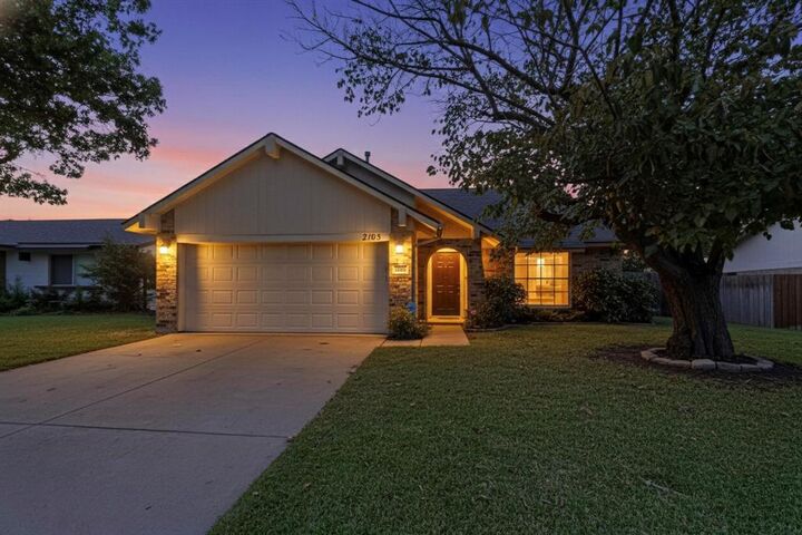 Property Photo: 2105 Via Estrada TX 75006