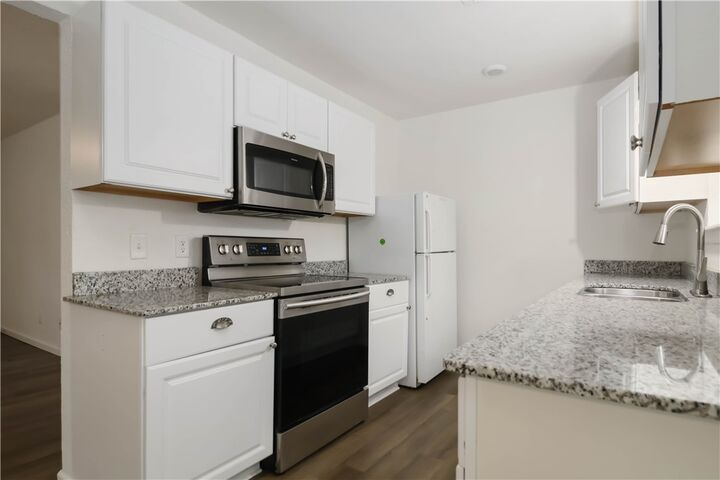 Property Photo: 904 SW 4th Avenue AR 72736