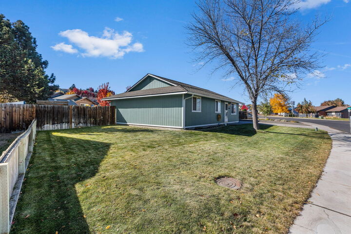 Property Photo: 3248 SW Salmon Avenue OR 97756