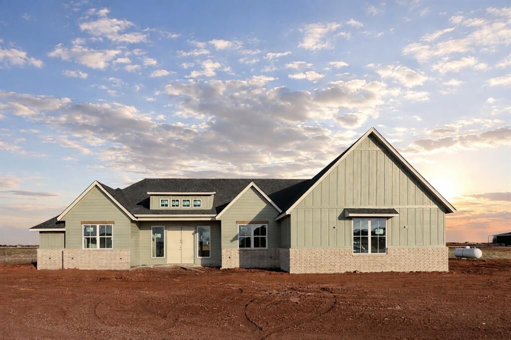 Property Photo:  2692 S May Avenue  OK 73044 