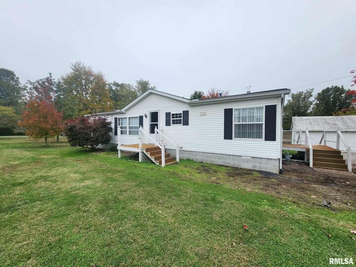 114 E Main Street  Ewing IL 62836 photo