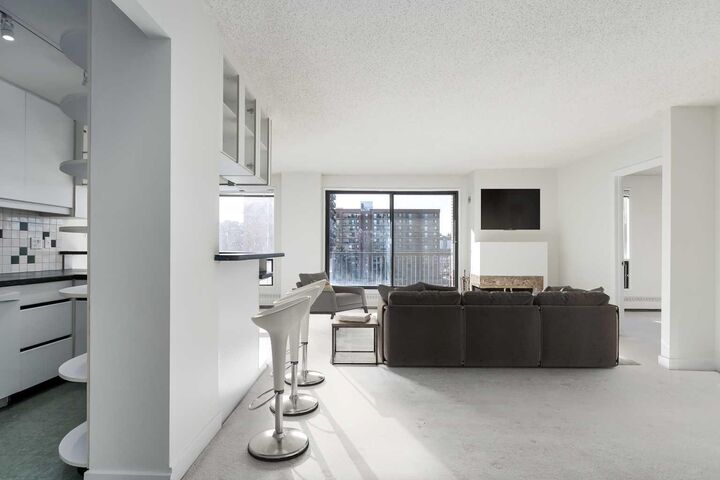 Property Photo: 1334 14 Avenue SW 605 AB T3C 0W2