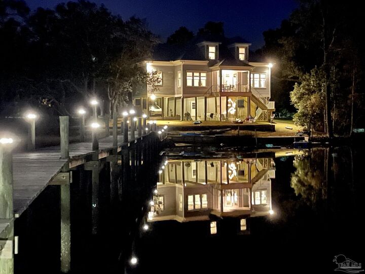 Property Photo: 2975 Holley Point Rd FL 32566