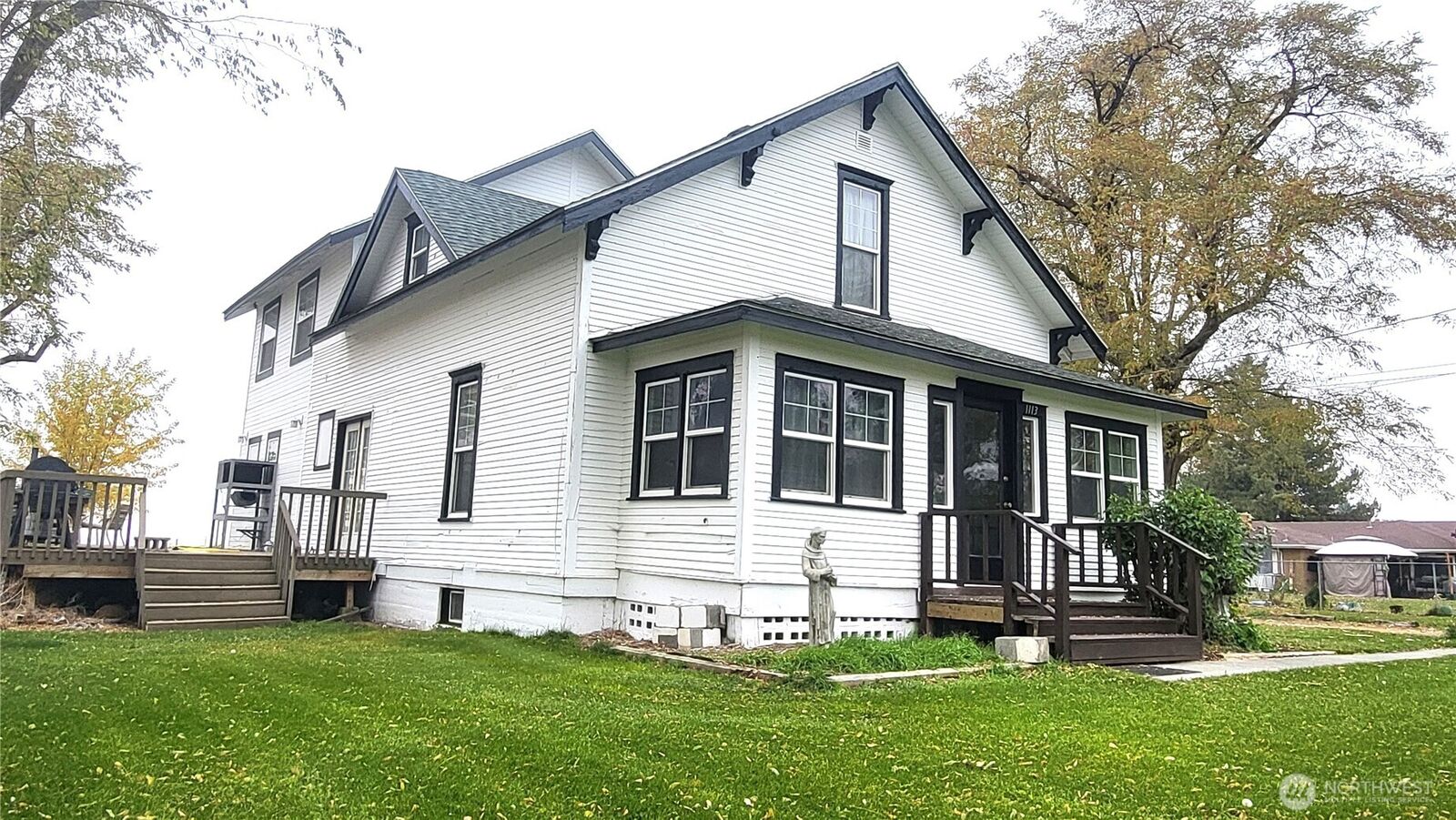 Property Photo: 1113 S County Road WA 98857