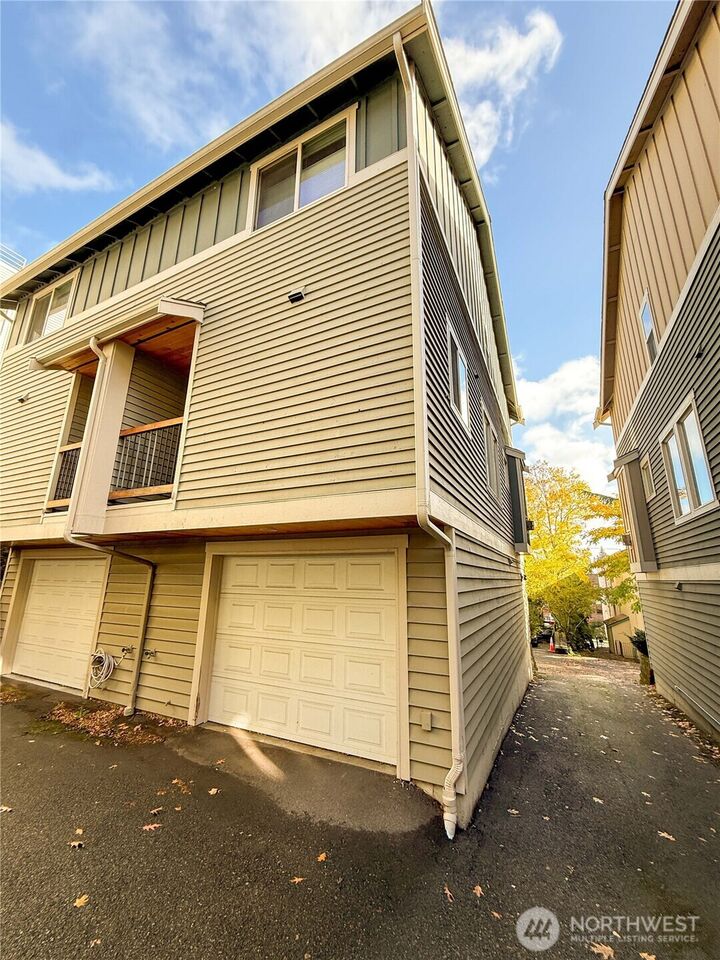 Property Photo: 1006 N 39th Street WA 98103