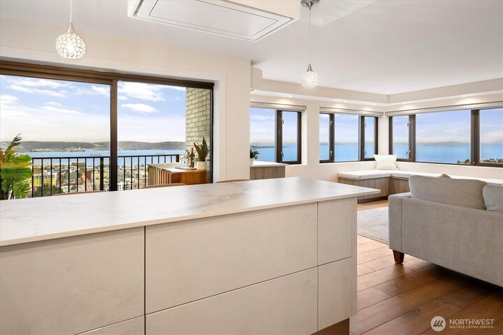 Property Photo:  7  Highland 704  WA 98109