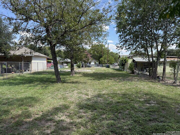 Property Photo: 229 Quinta TX 78210