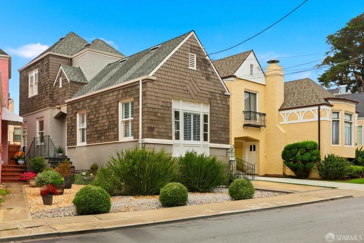 Property Photo:  2032 Wawona Street  CA 94116 