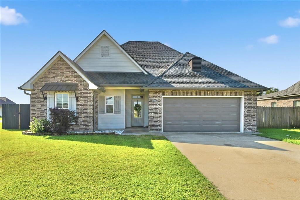 Property Photo:  1325 S Robinwood Drive S  LA 70611 