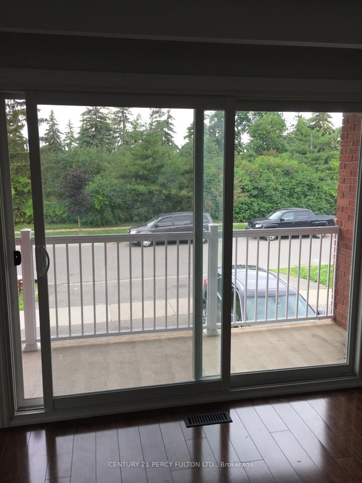 Property Photo:  101 Simmons Boulevard Main  ON L6V 3X4 