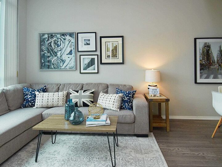 Property Photo: 18 Yonge Street E 607 ON M5E 1Z8