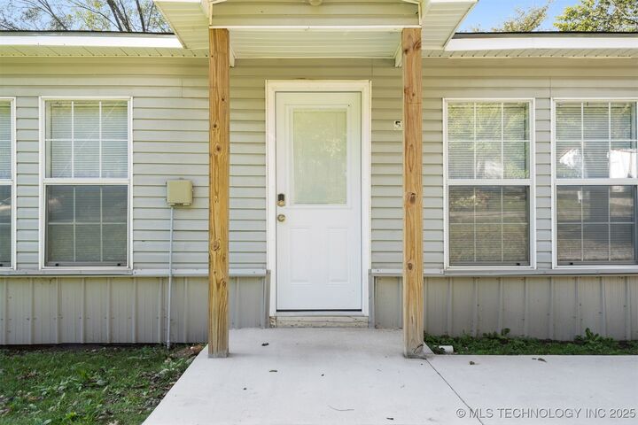 Property Photo: 516 S Cherokee Street OK 74960
