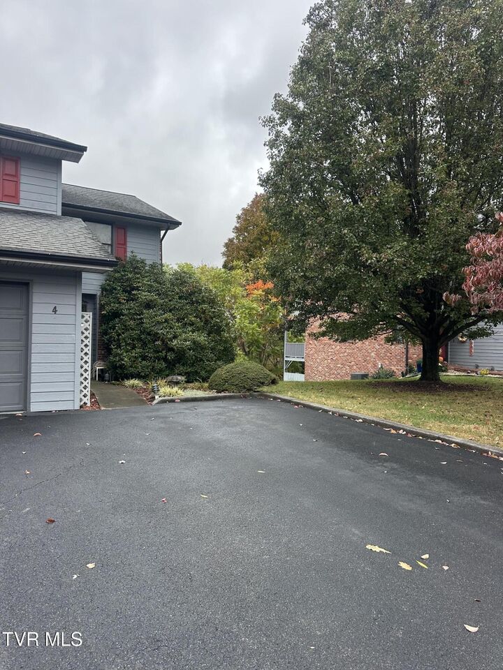 Property Photo:  4 Windridge Court 4  TN 37601 