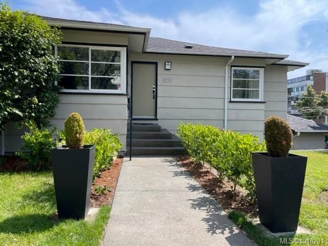 1211 Fairfield Rd  Victoria BC V8V 3B3 photo