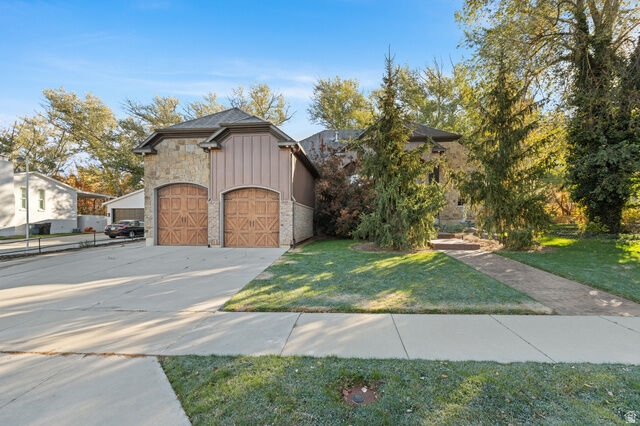 Property Photo: 10637 S Crescent Bend Dr UT 84070