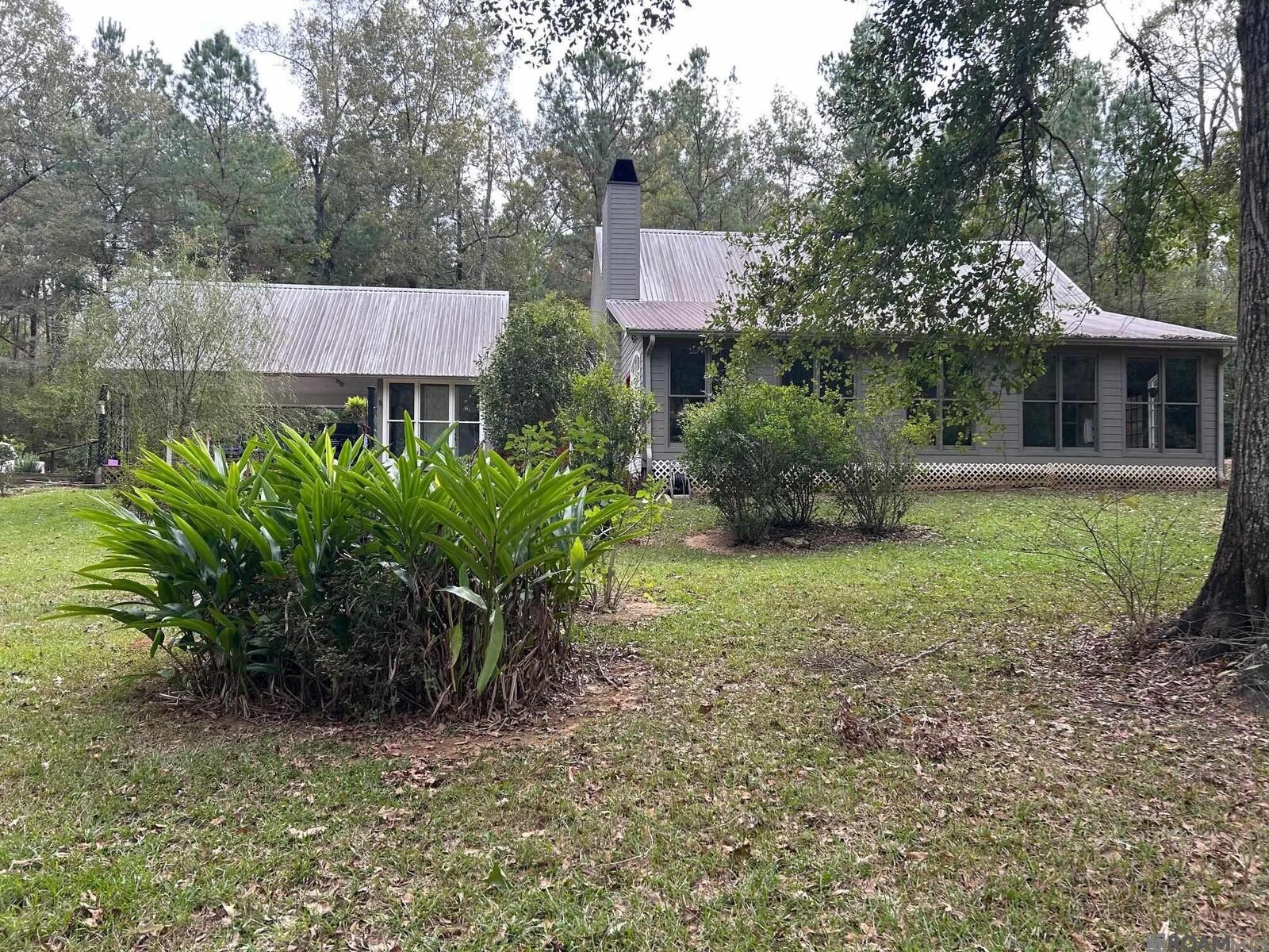 Property Photo: 9288 Rudolph Davis Rd LA 70775