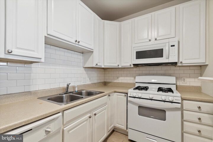 Property Photo: 1710 Fontain Street PA 19121