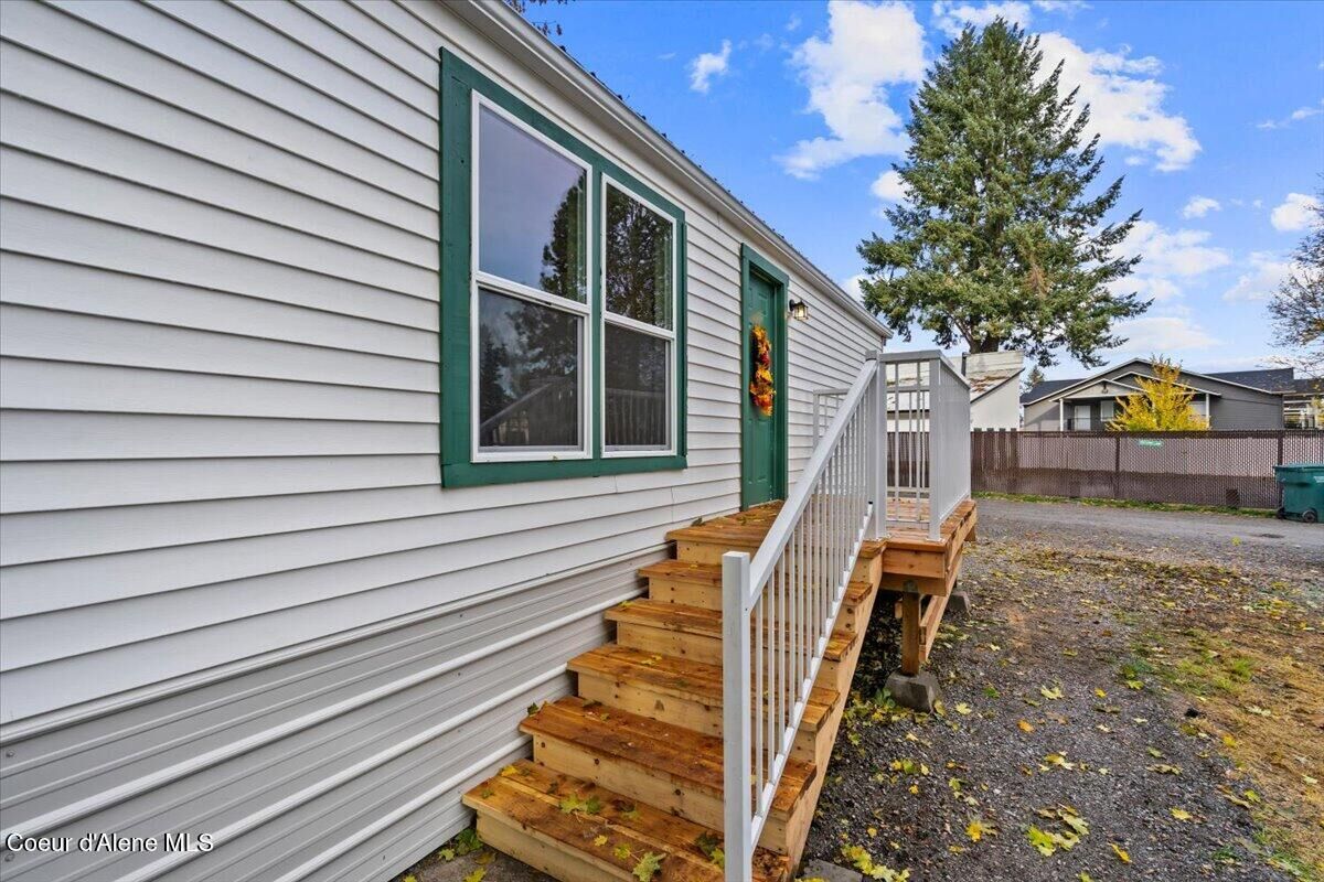 Property Photo:  118 E Mid Town Ln  ID 83835 