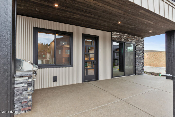 Property Photo:  2881 W Lumber Ln  ID 83814