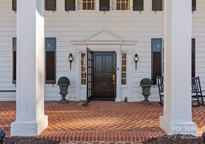 Property Photo: 4016 Nettie Court NC 28211