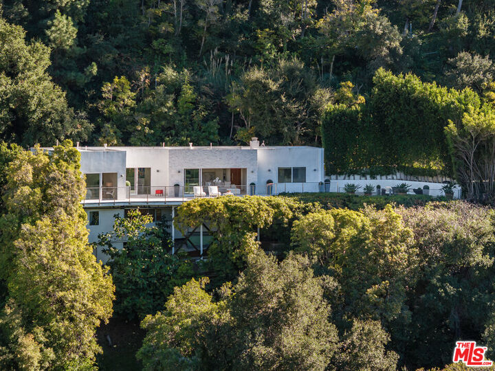 Property Photo: 9422 Readcrest Dr CA 90210