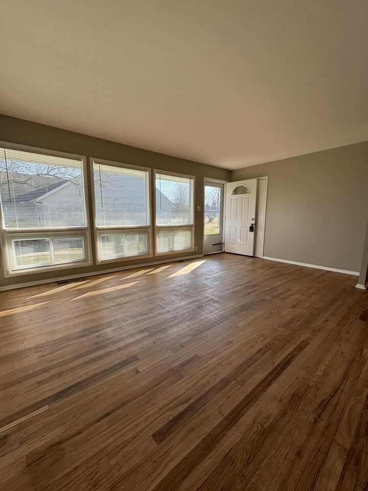 Property Photo:  601 Kenny Lane  OH 43040 