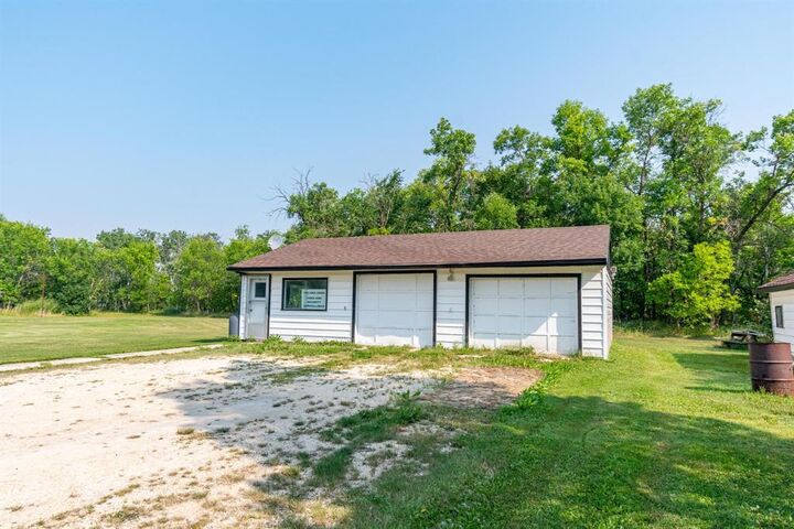 Property Photo:  403 Dunara Avenue  MB R0C 2L0 