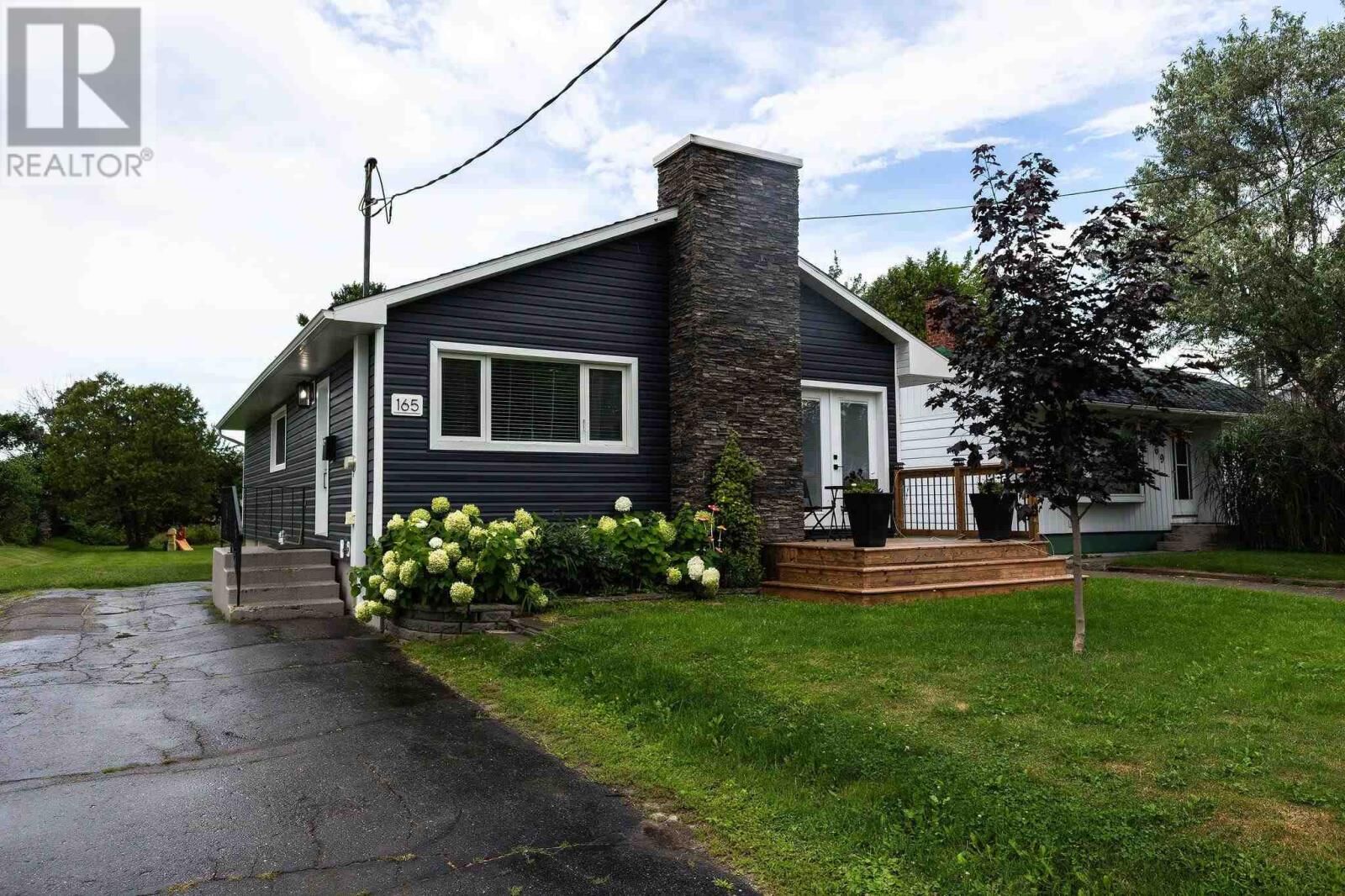 Photo de la propriété: 165 Hugill St ON P6A 4E9