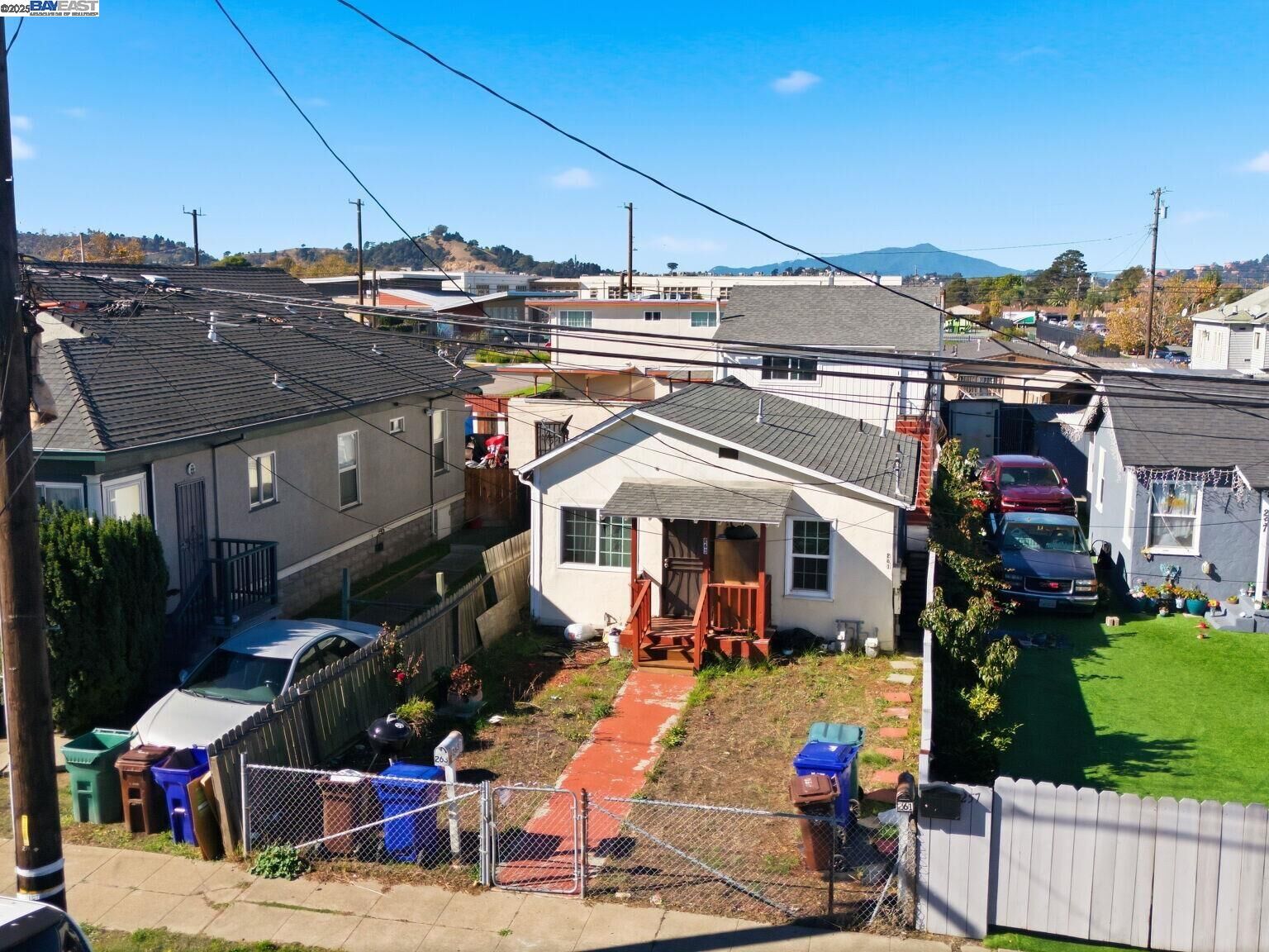 Property Photo: 261 S 13th St CA 94804