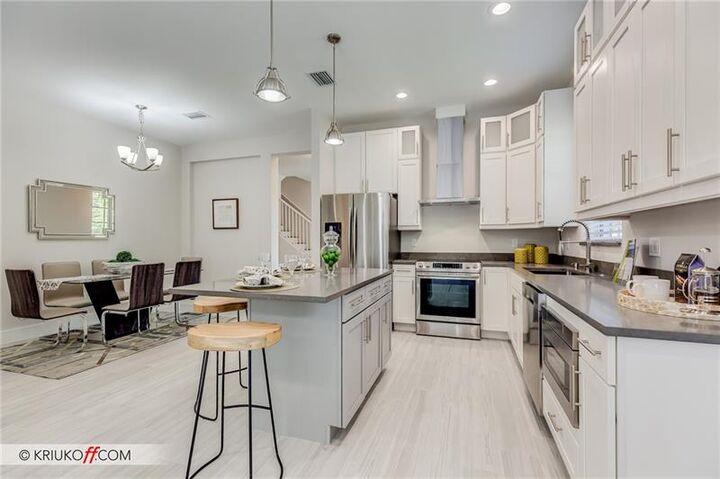 Property Photo: 637 SW 12 Ave 637 FL 33312