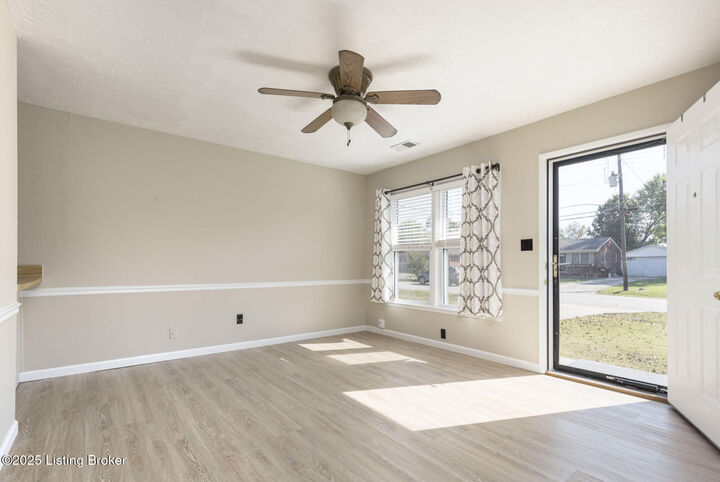 Property Photo:  6217 Hackberry Way  KY 40229 